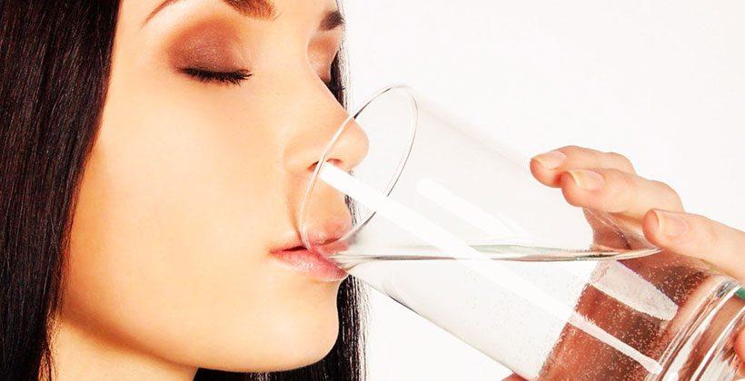 Запивать препарат рекомендуется водой 