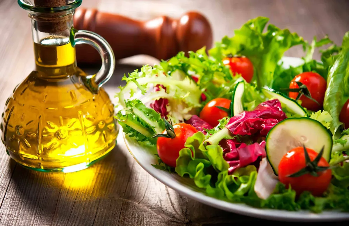 Овощной салат с оливковым маслом